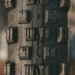 Goodyear Newton MTF Downhill Tubeless Complete Tyre -Maxxis Butik Goodyear Newton Downhill Tubeless Front MTB Tyre Black 2 5 Tyres Black GR 015 64 584 V005 R 5